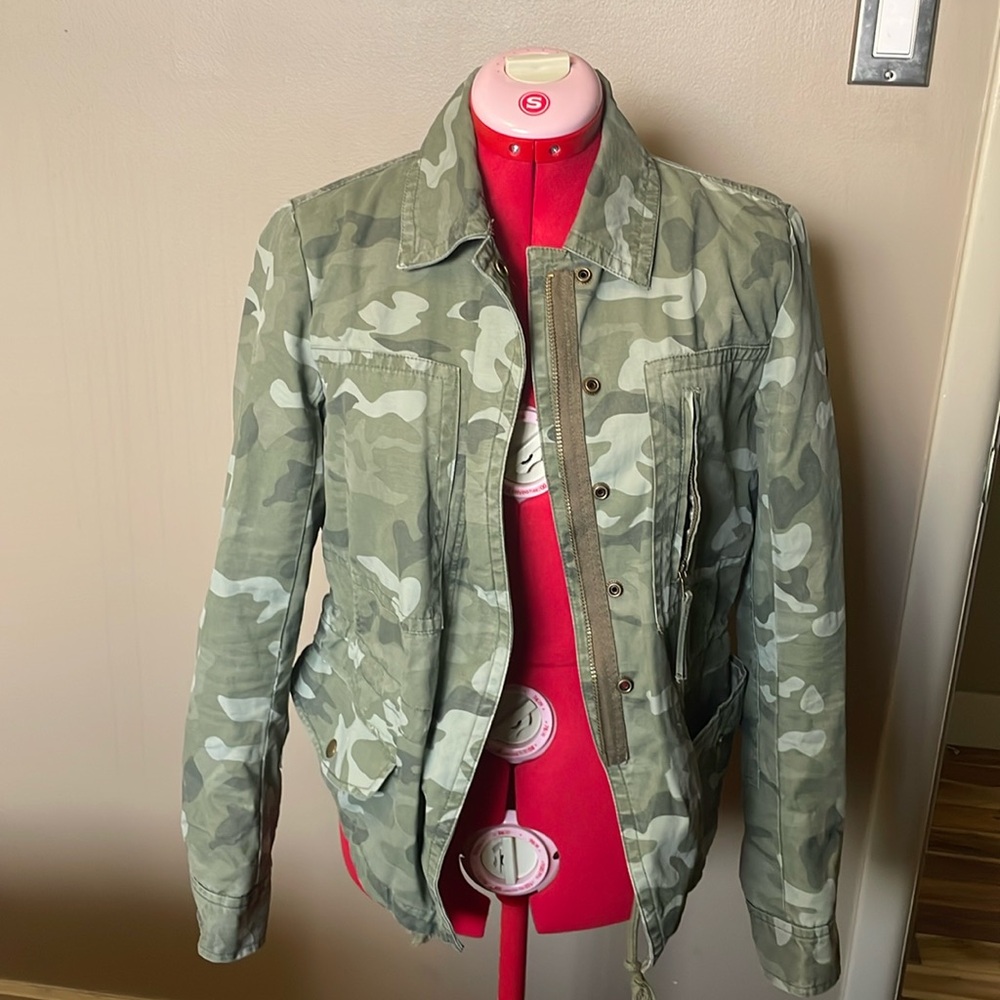 Fully lined Gap camouflage utility jacket circa 2013